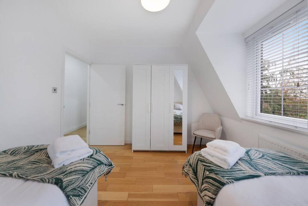 Roomy One Bed Loft Apartment Бишопс-Стортфорд Экстерьер фото